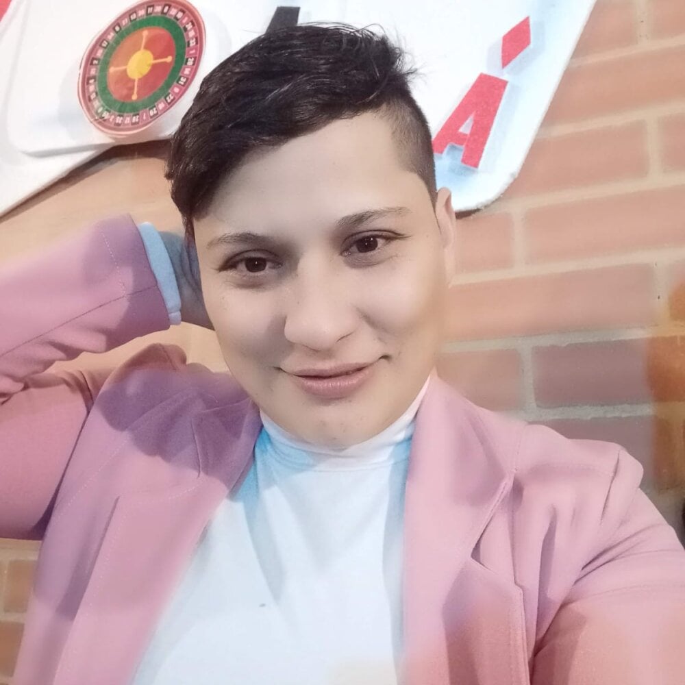 Selenny- live cam model at StripChat