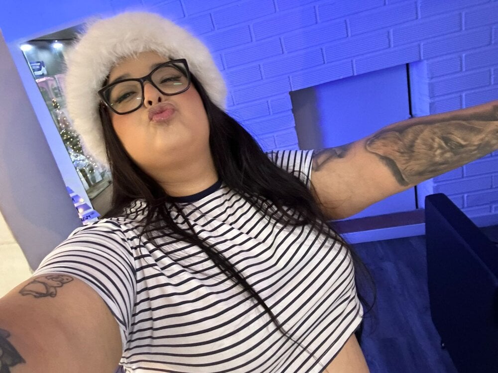 Apriilpeach_'s Offline Chat Room
