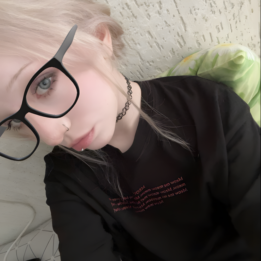 iluvcams.com shine_luna livesex profile in 15383604 cams