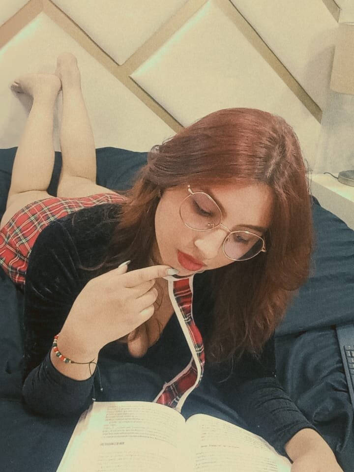 elisemoment from stripchat