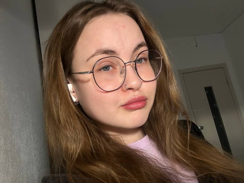 glamcambabes.com prettyghost livesex profile in white-hair cams