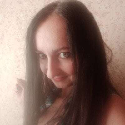 leona_magic from stripchat