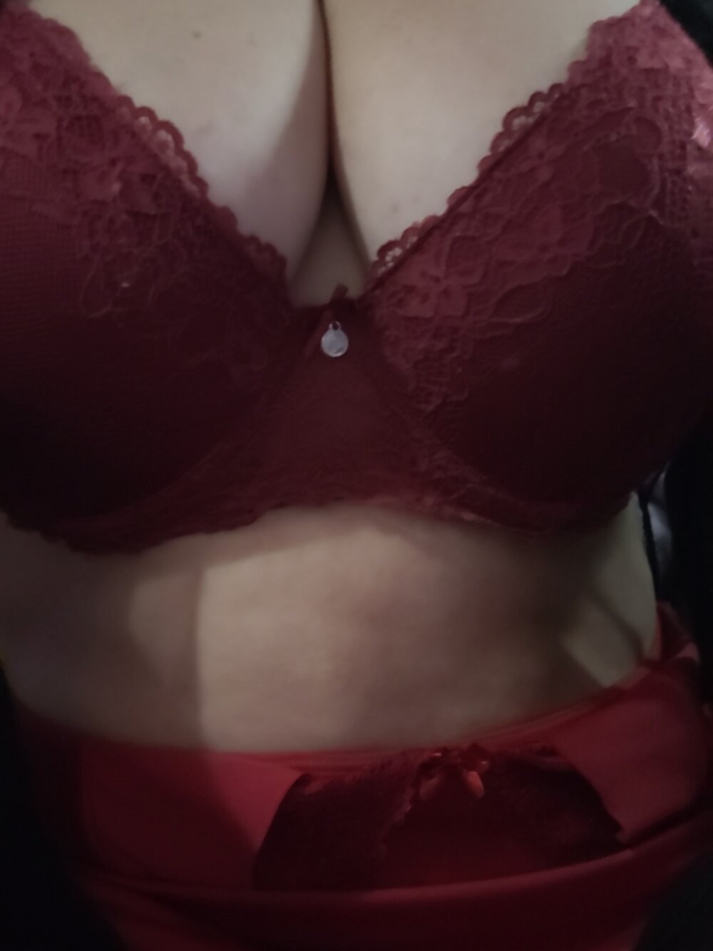 iluvcams.com farah837 livesex profile in white cams