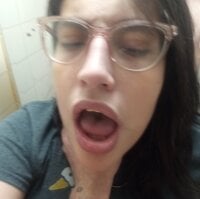 freakykinkycouple's Offline Chat Room