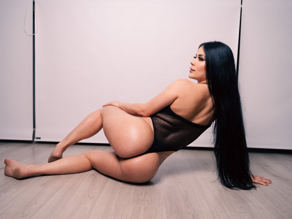 newporncams.com celeste111__ livesex profile in latino cams