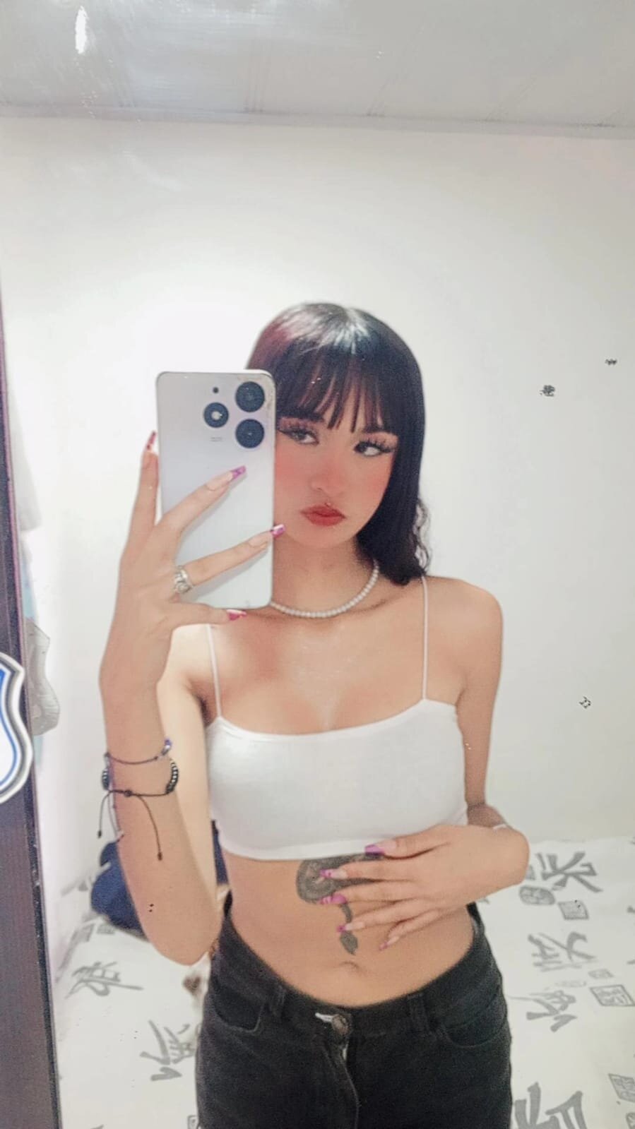 chloe_smith_t