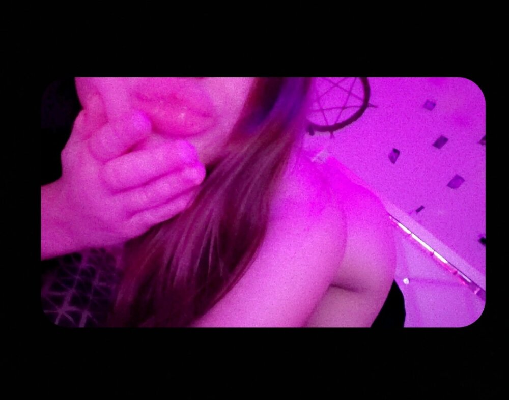 free6cams.com lovelybby18 livesex profile in hiding-in-your-wifi cams