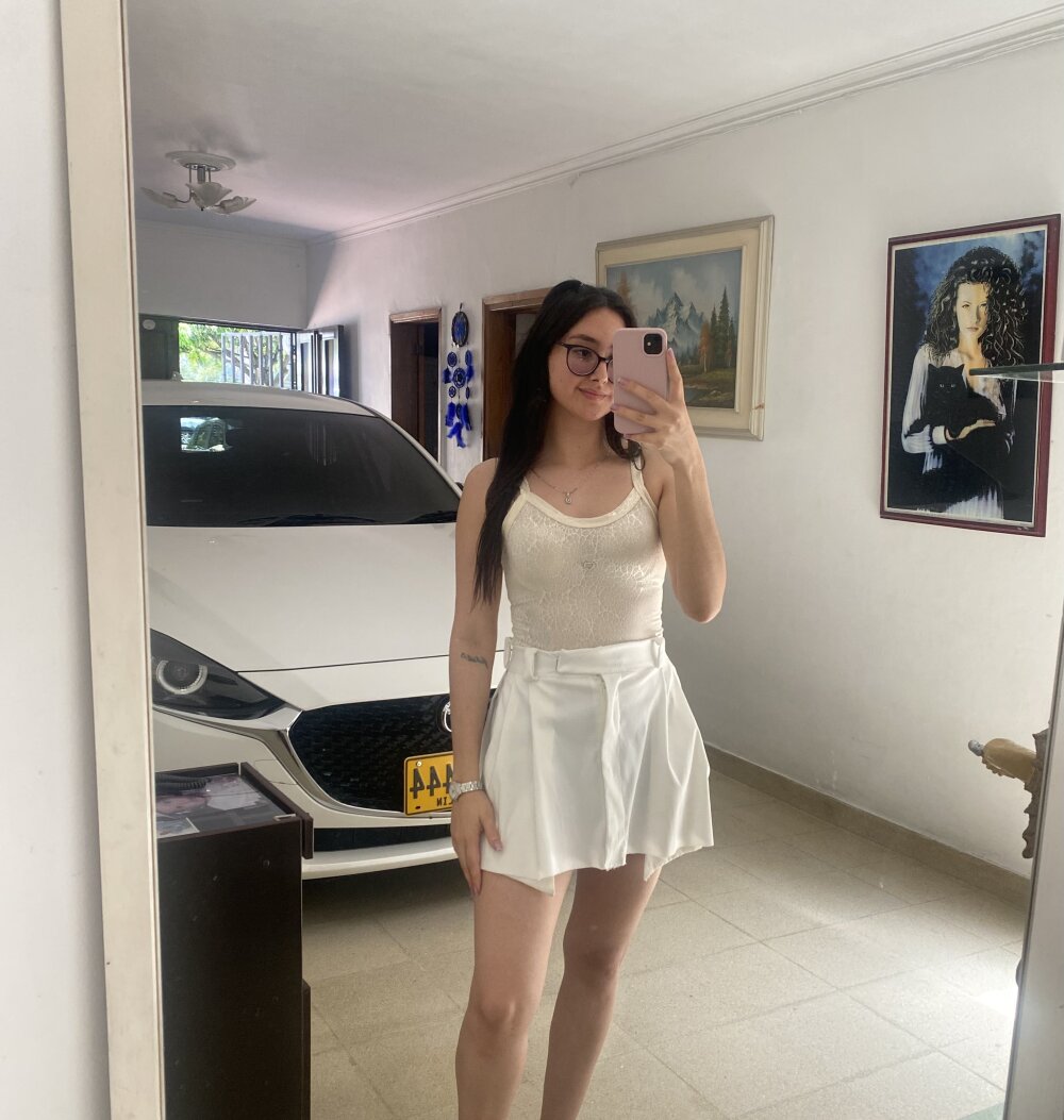 just_isaa from stripchat
