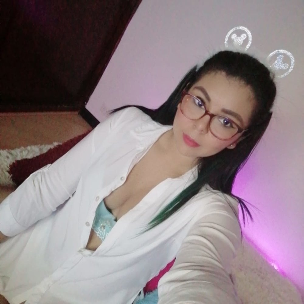 Live sex webcam photo for elaine_rouge #292117264