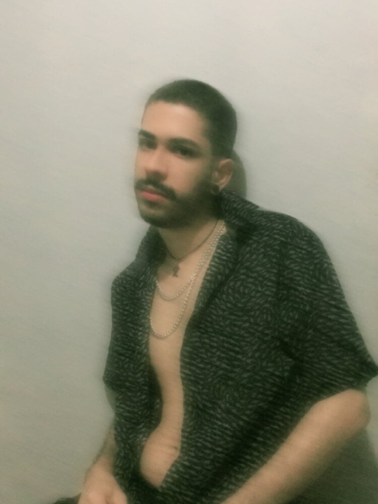 luisinhocanada from stripchat