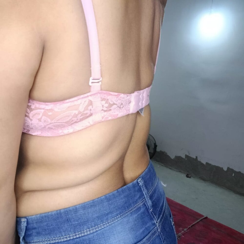 SexyMahi99's Offline XXX Chat