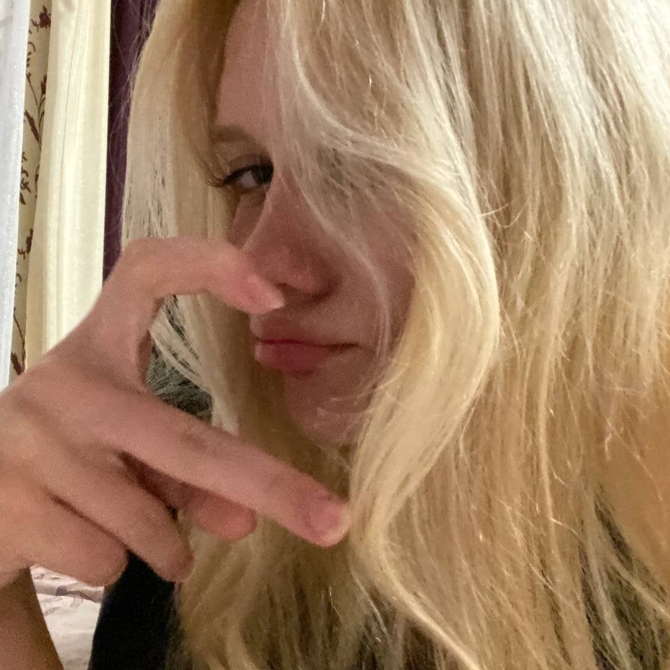 anikaslader webcam profile - Dominican