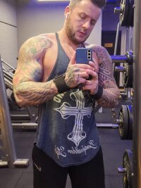 MuscleThickCock's Offline XXX Chat