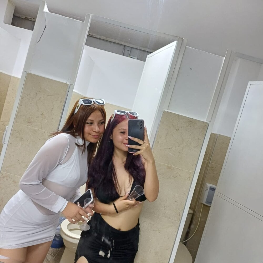Anne_Mia live cam model at StripChat