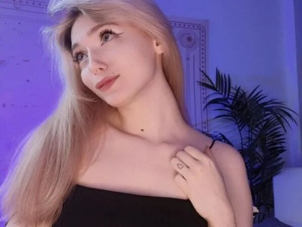 Cam girl SwettyMolly