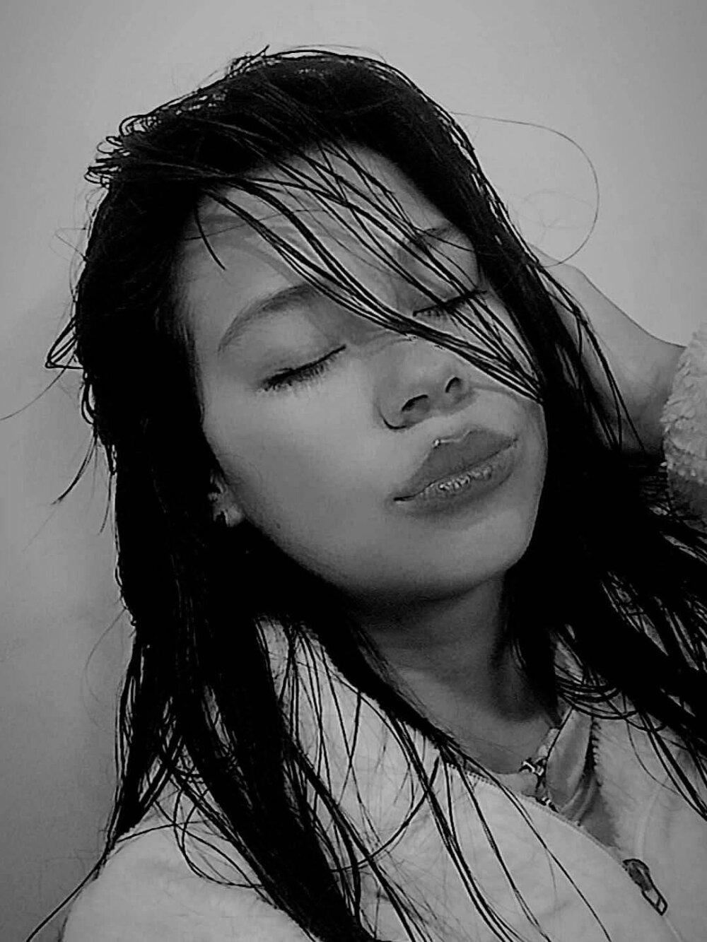 stripchat prettyyireth06 webcam profile pic via elivecams.com