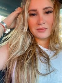 Barbie_1410's Offline Chat Room