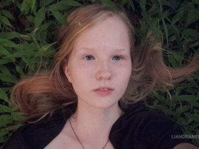 LiandraNelson - upskirt