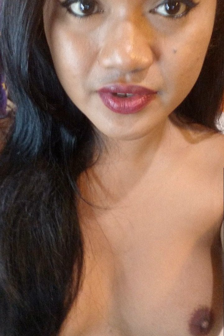 Live sex webcam photo for bitchnaughtysluttoni69 #291205156