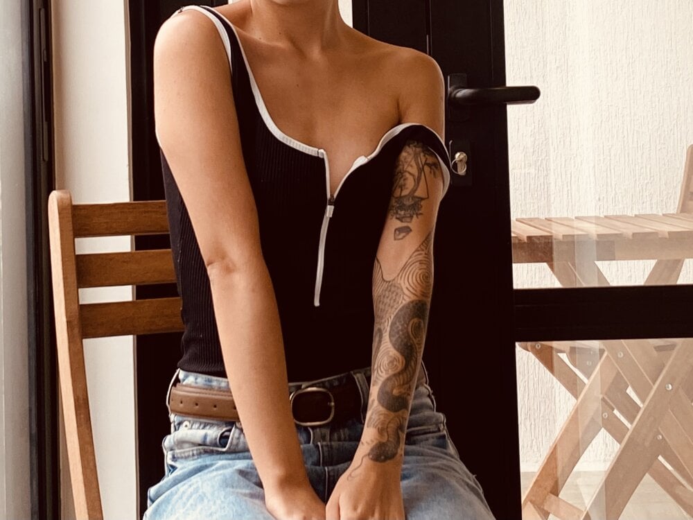 newporncams.com raven444 livesex profile in 2-km-away-from-your-house cams