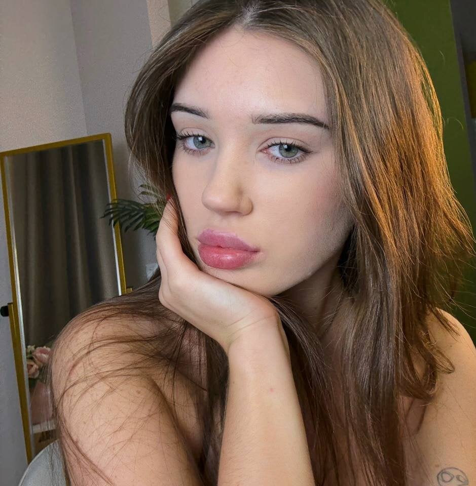 Cam girl MollyBaby
