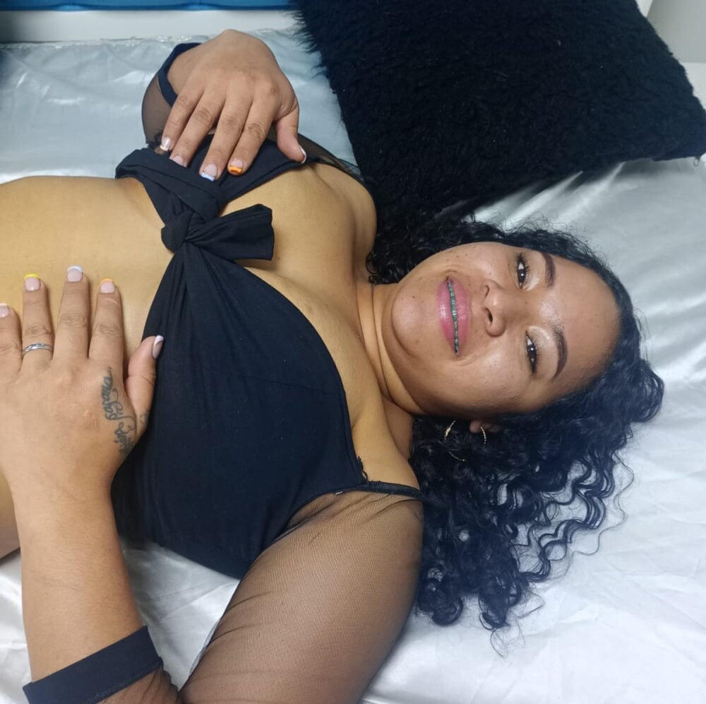 ariadna_naughty from stripchat