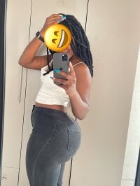Model BigRound-Bootayy