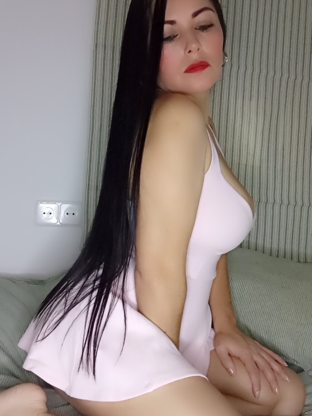 show2cam.com sagriz livesex profile in from-a-hidden-gem-where-we-explore-our-deepest-desires-together cams