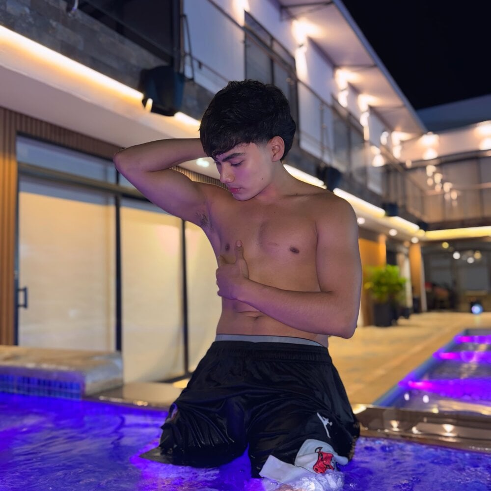 santi_rush from stripchat