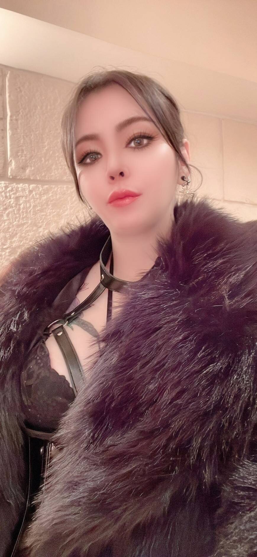 NINA_Queen_