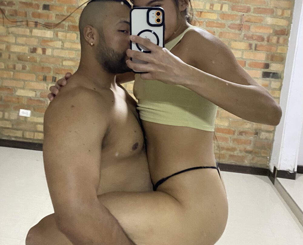 Live sex webcam photo for chrisandmolly #289539055