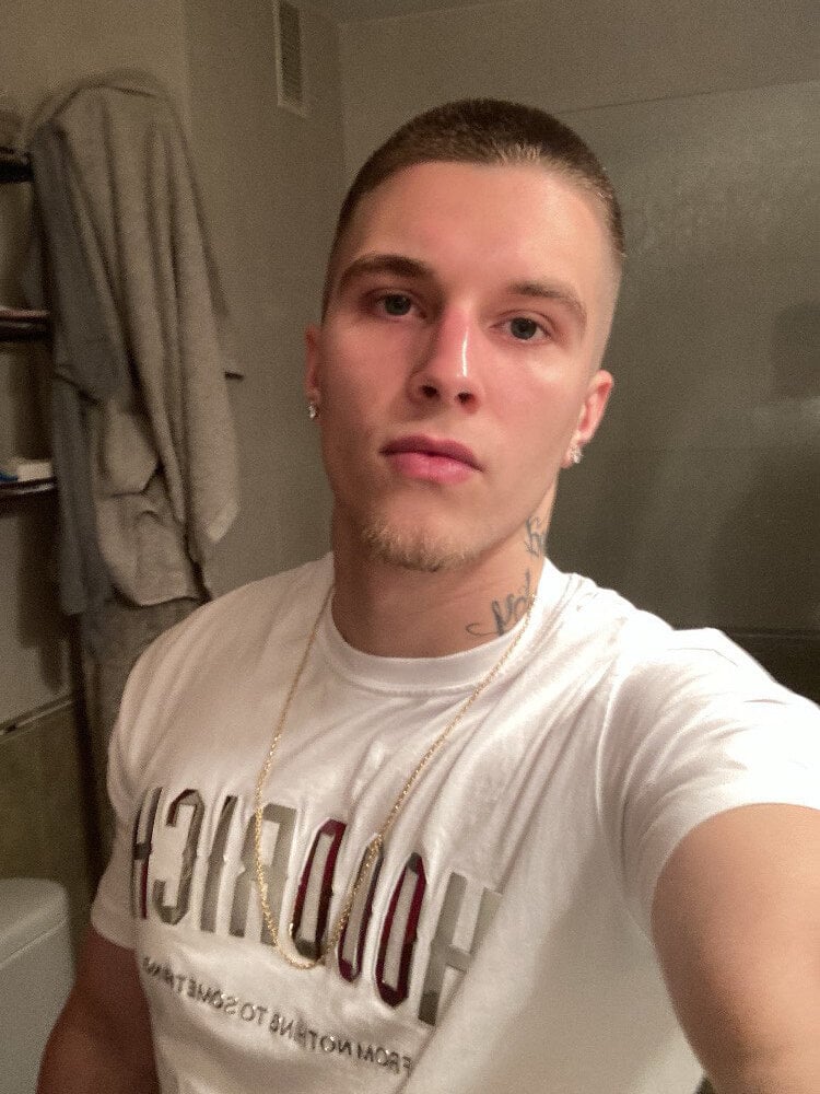 YoungBlondeDick's Offline XXX Chat
