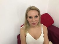 PrincessEmyly's Offline Chat Room