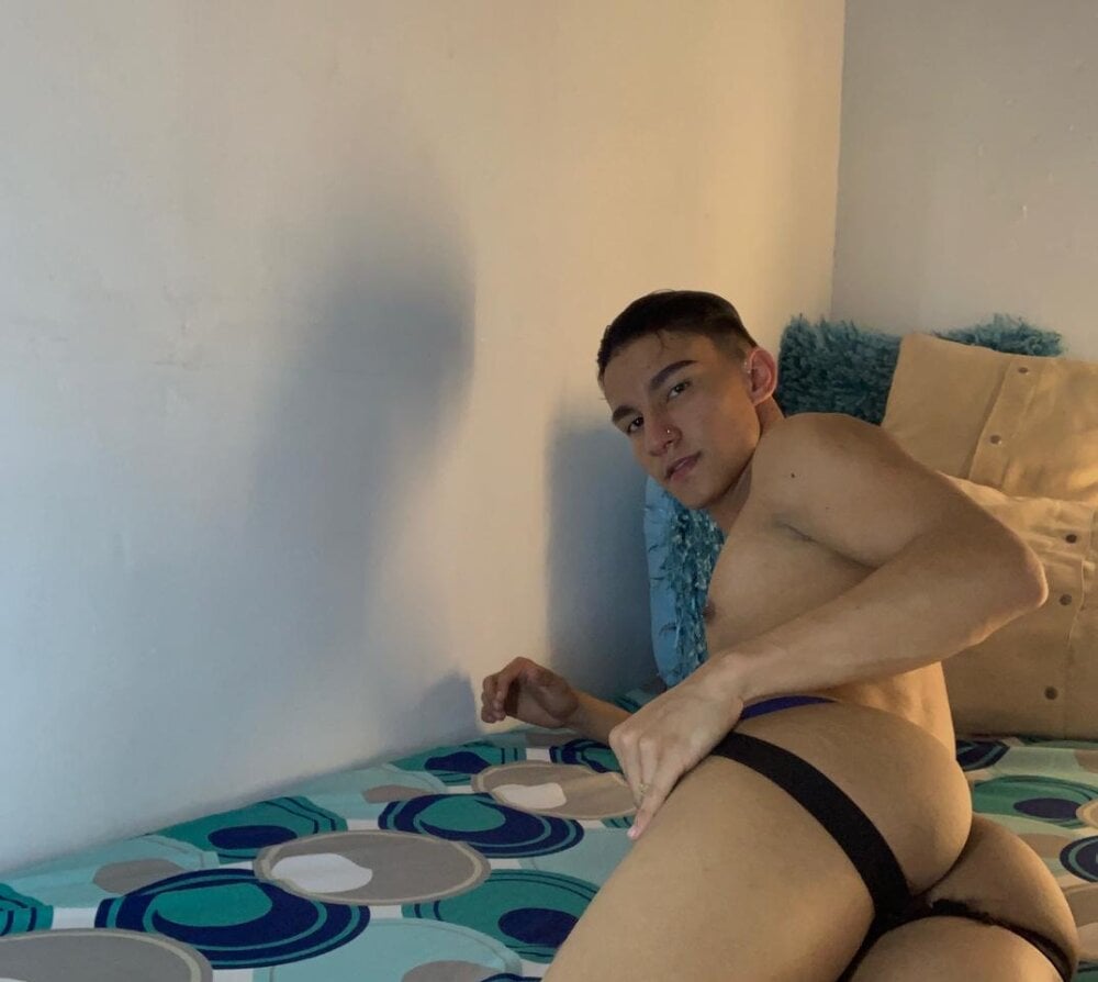 babyandy_x from stripchat