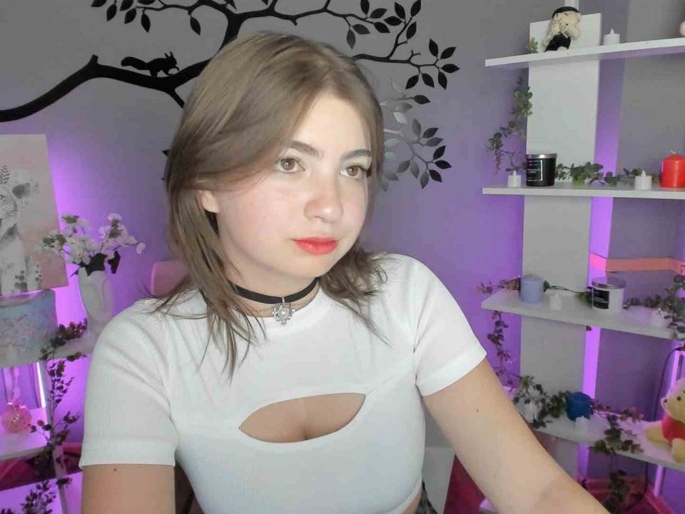 MelanieYoun Adlı Modelin Çevrimdışı XXX Sohbeti