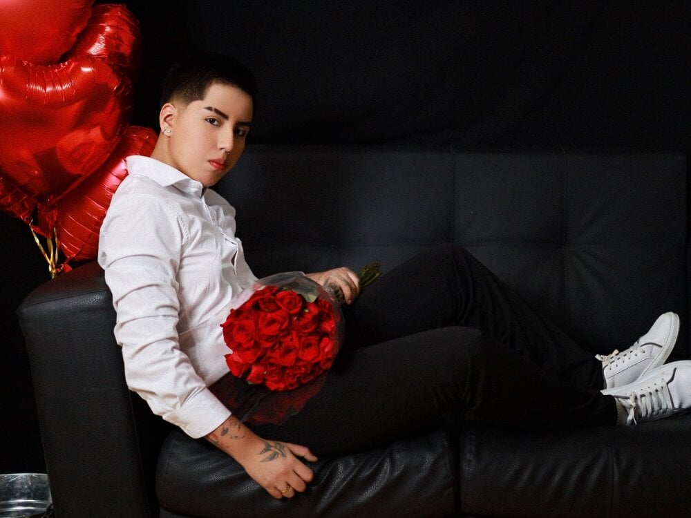 Live sex webcam photo for LiamSmiith #290426095