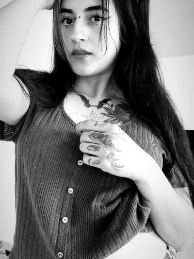 emha22_ 🕔 live naked webcam