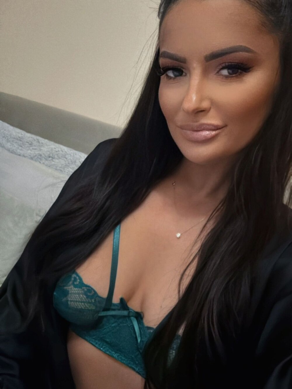 Watch AnneSins live on cam on StripChat
