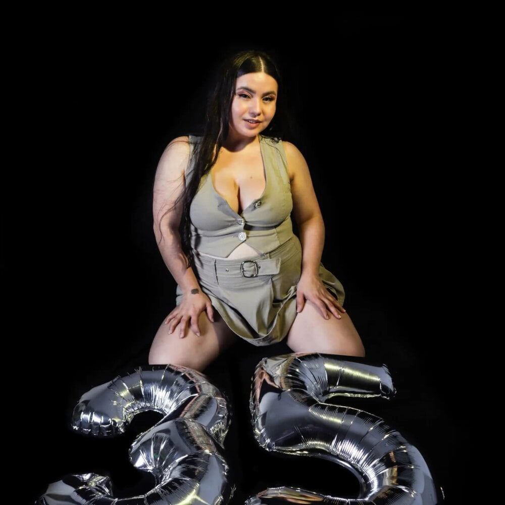 Live sex webcam photo for ainohacarter_89 #289981077