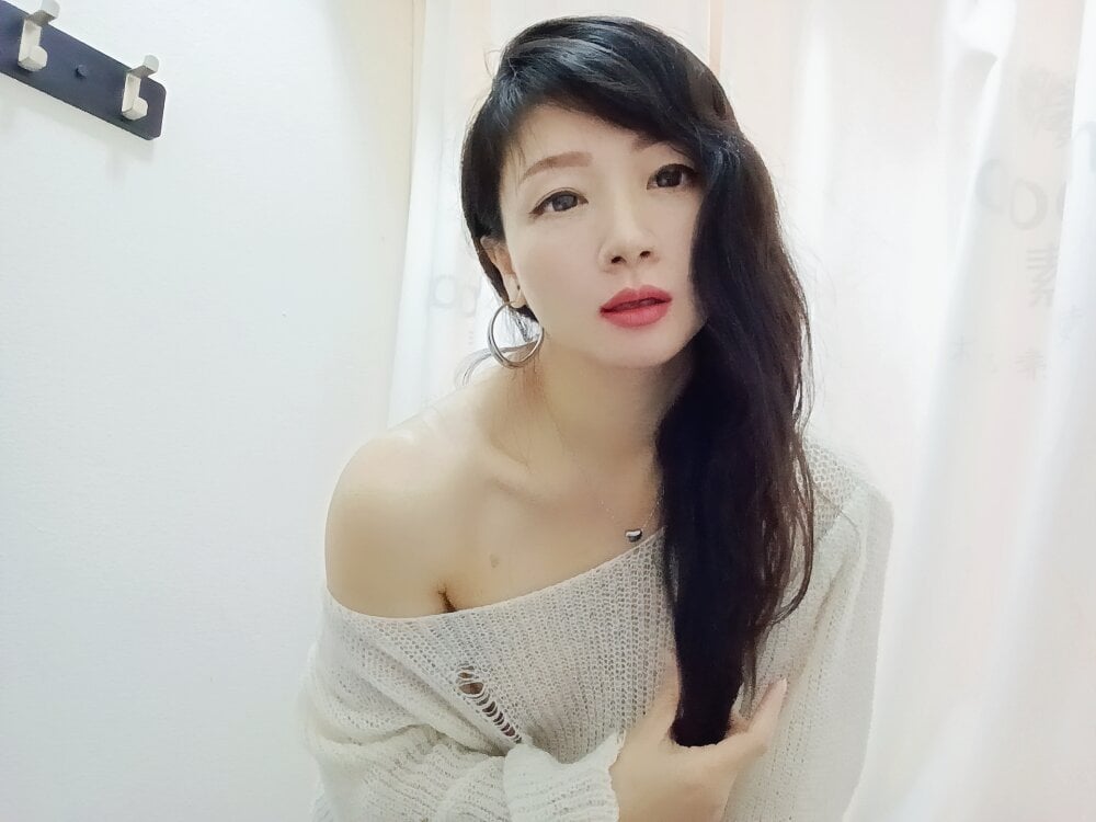 rudecam.live adelamiller livesex profile in valinor-where-else cams