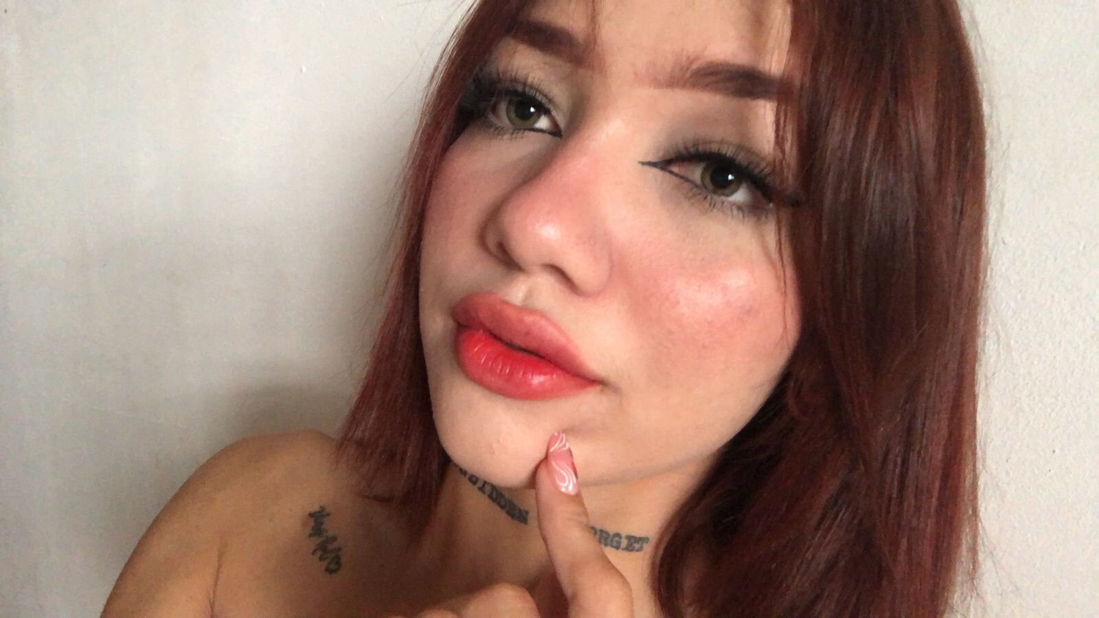 lilly_pinky