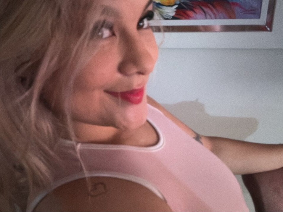 stripchat valeriaa_21 webcam profile pic via maturelivesexcams.com