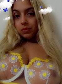 MsPeachyPussy420's Offline Chat Room