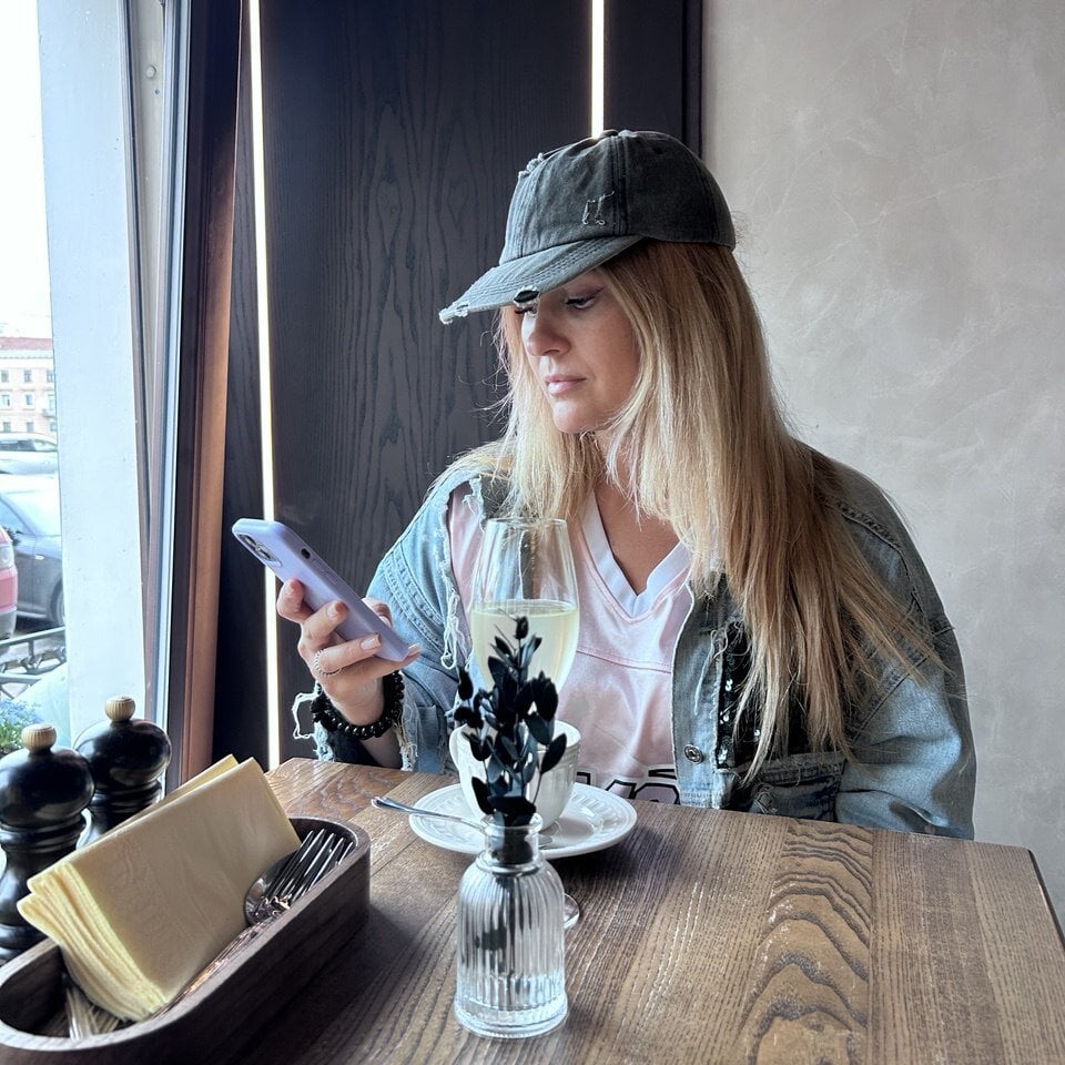 iluvcams.com milysoren livesex profile in don-t-forget-to-use-the-thumbs-up-button-ill-send-a-kiss cams