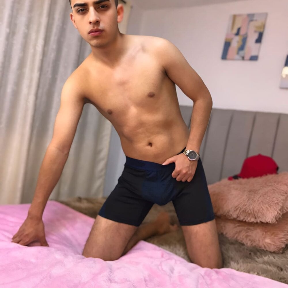 CristianJara_ live cam model at StripChat