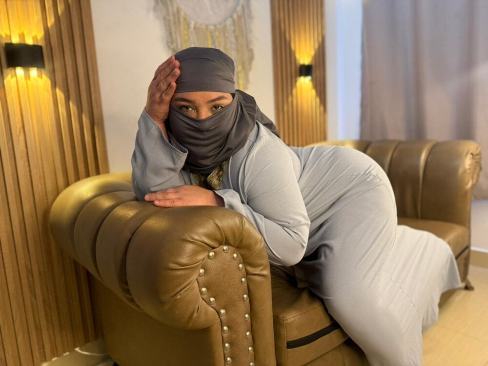 stripchat oksaana_arabic webcam profile pic via chatnmate.com