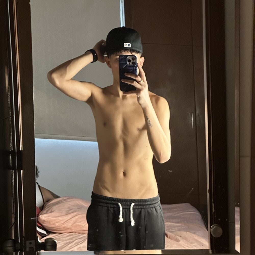 adam_loveee from stripchat