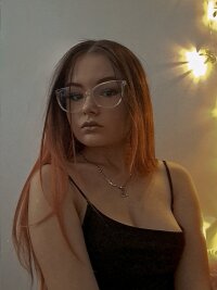 Hazel_Moore18's Offline Chat Room