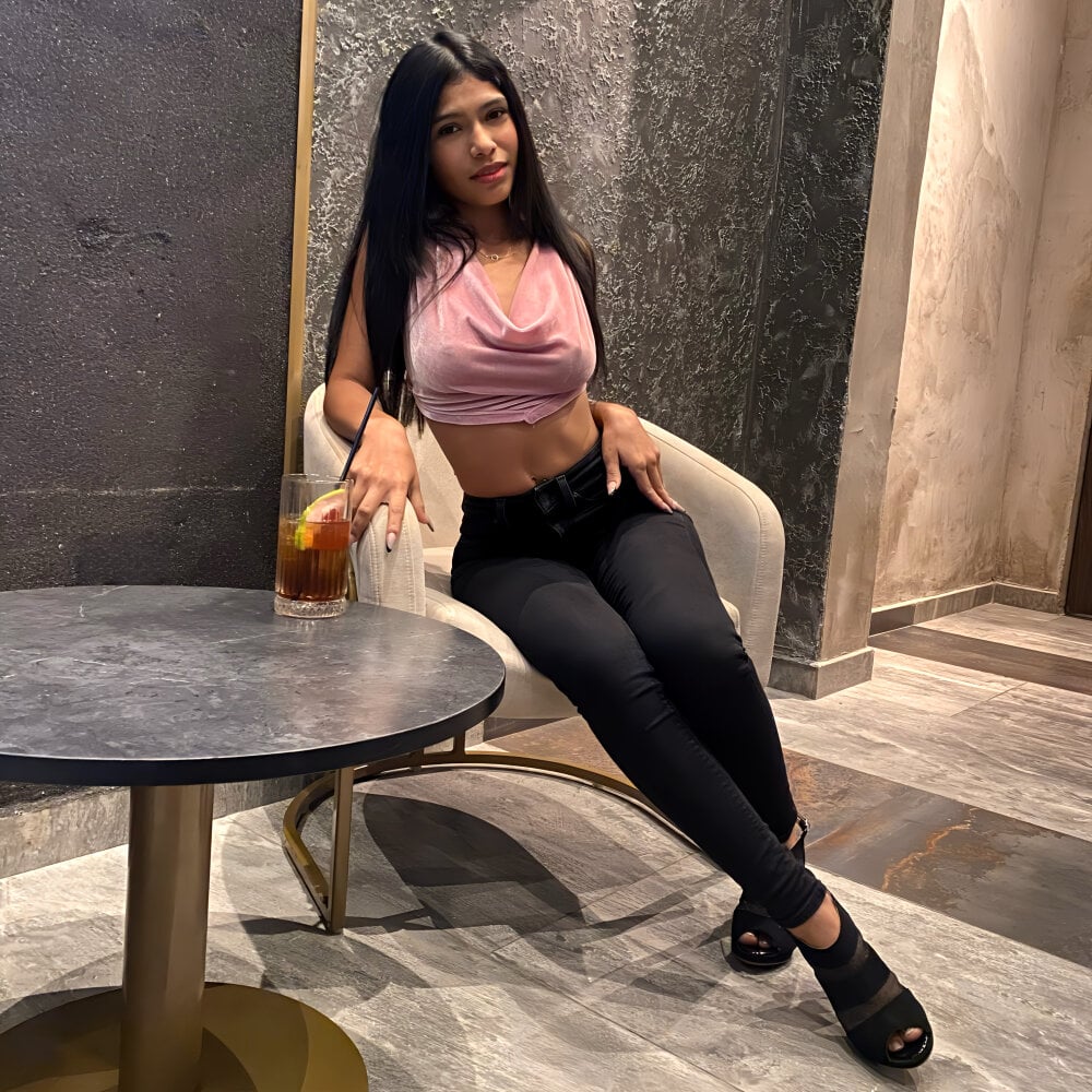 alice_02_ profile