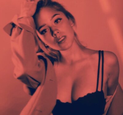 DutchessRavenna 🐾 free sex stream